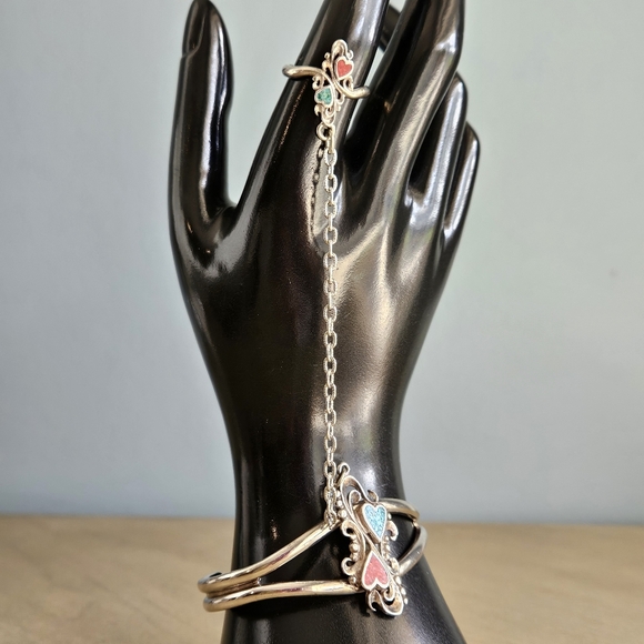 Amazon.com: Heart Syndrome Gold Hand Chain Bracelet Link  Vintage G&S Hand Chain Ring Hearts Slave Bracelet Crushed Red Blue Stone Resin